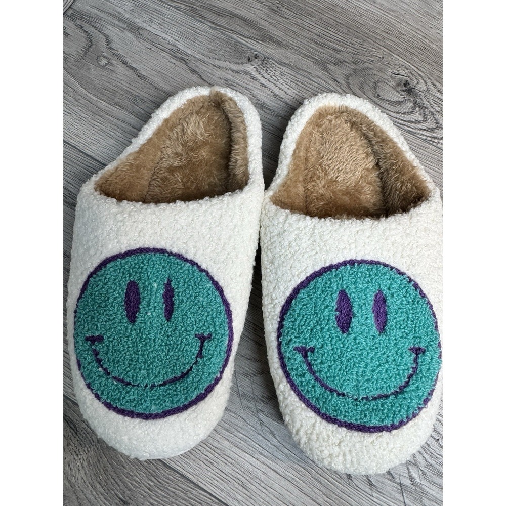 Soft Plush Smiley Face Slippers Women's Fits As Womens Size 7-8 NEW